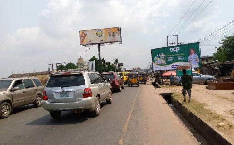 ALONG AWKA ROAD BY BISHOP ONYEABO JUNCTION FTF DMGS ROUNDABOUT (3)