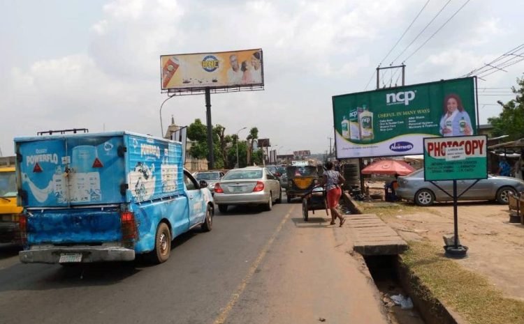 ALONG AWKA ROAD BY BISHOP ONYEABO JUNCTION FTF DMGS ROUNDABOUT (4)