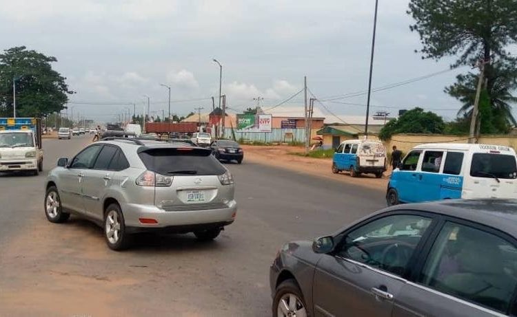 Along Asaba-Benin expressway by Asaba Aluminum Company Asaba FTF Benin (5)