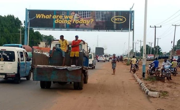 Along Asaba-Onitsha Expressway by St Brigid's College Junction Asaba FTF Benin (4)