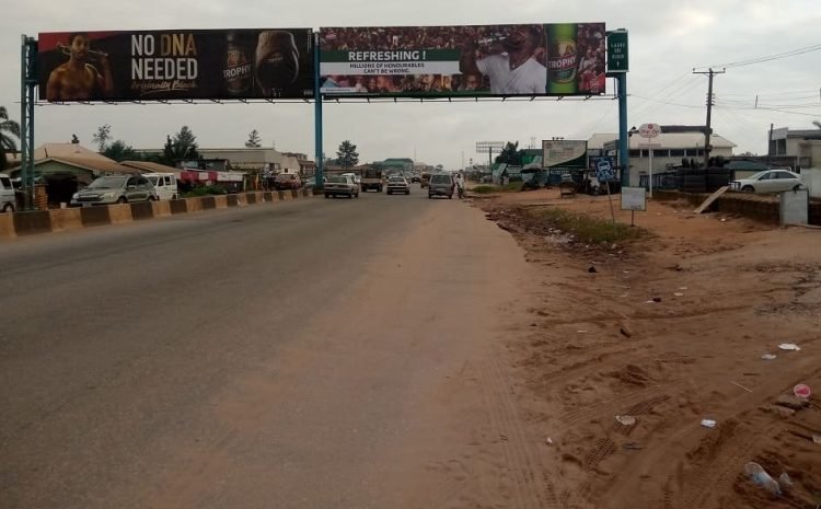 Along Lagos Benin expressway by S & T Barracks (1)