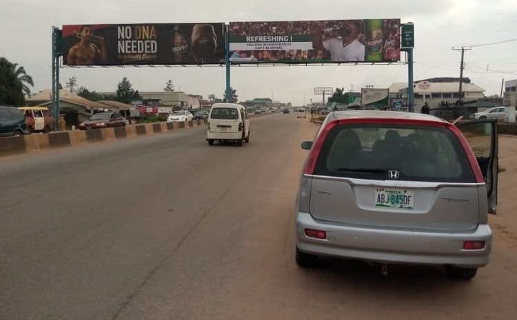 Along Lagos Benin expressway by S & T Barracks (4)