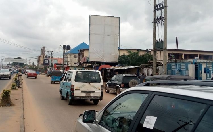 Along Nnebisi road by NECAB junction FTF Ogbeogonogo Market, Asaba (1)