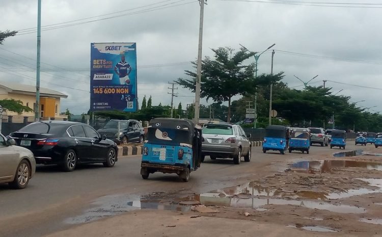 Along Summit road FTF Summit junctionexpressway, Asaba (2)