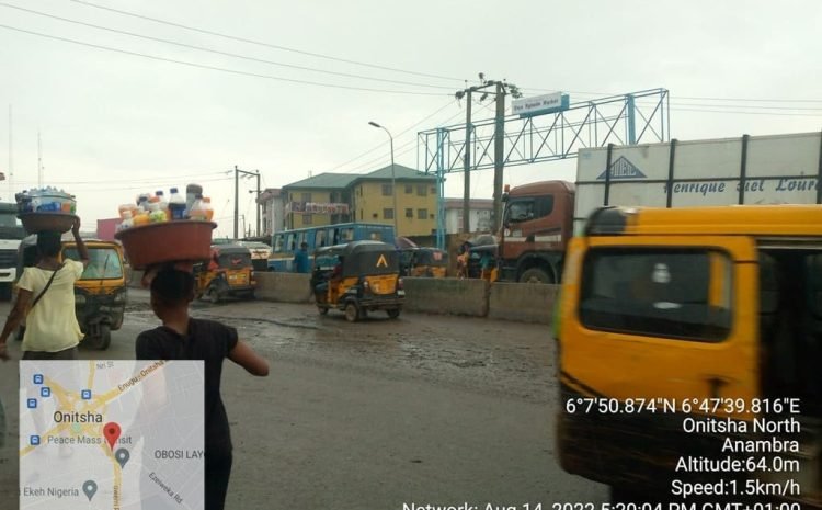 Entrance Market Arcade Uwangbede market 2 along Onitsha-Owerri road by Aba Park Section, Onitsha (3)