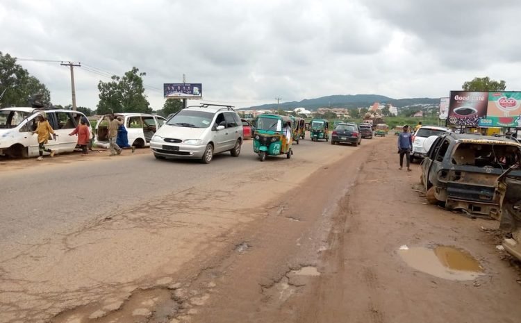 Web - Along Zaria and Ferin Gada road at students village hostel Gate FTT Zaria and Ferin Gada Market 1 (1)