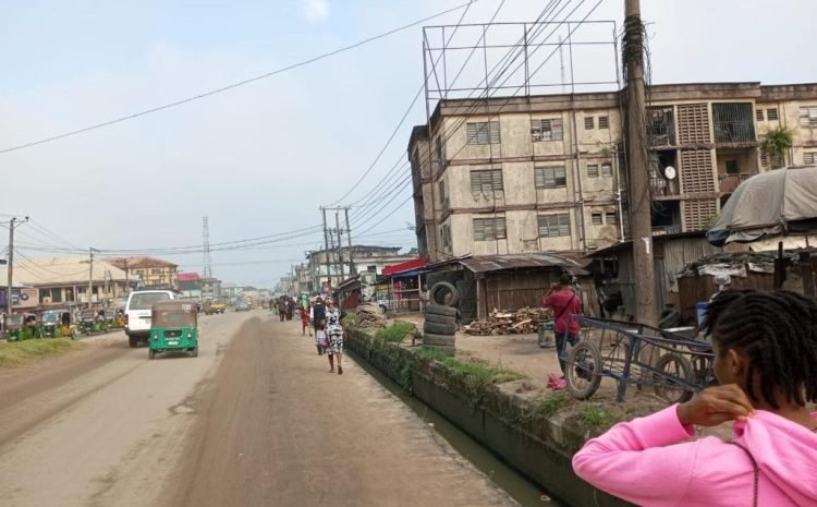 along Ikot Ekpene road by Azuka Junction1