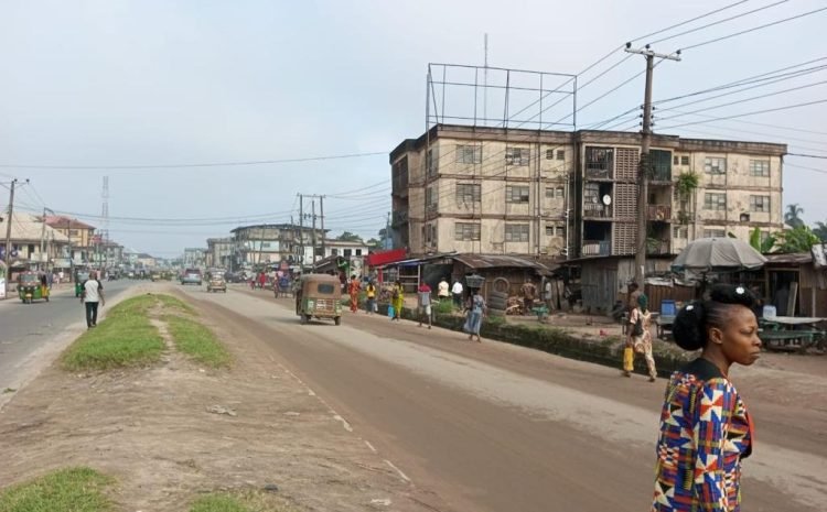 along Ikot Ekpene road by Azuka Junction4